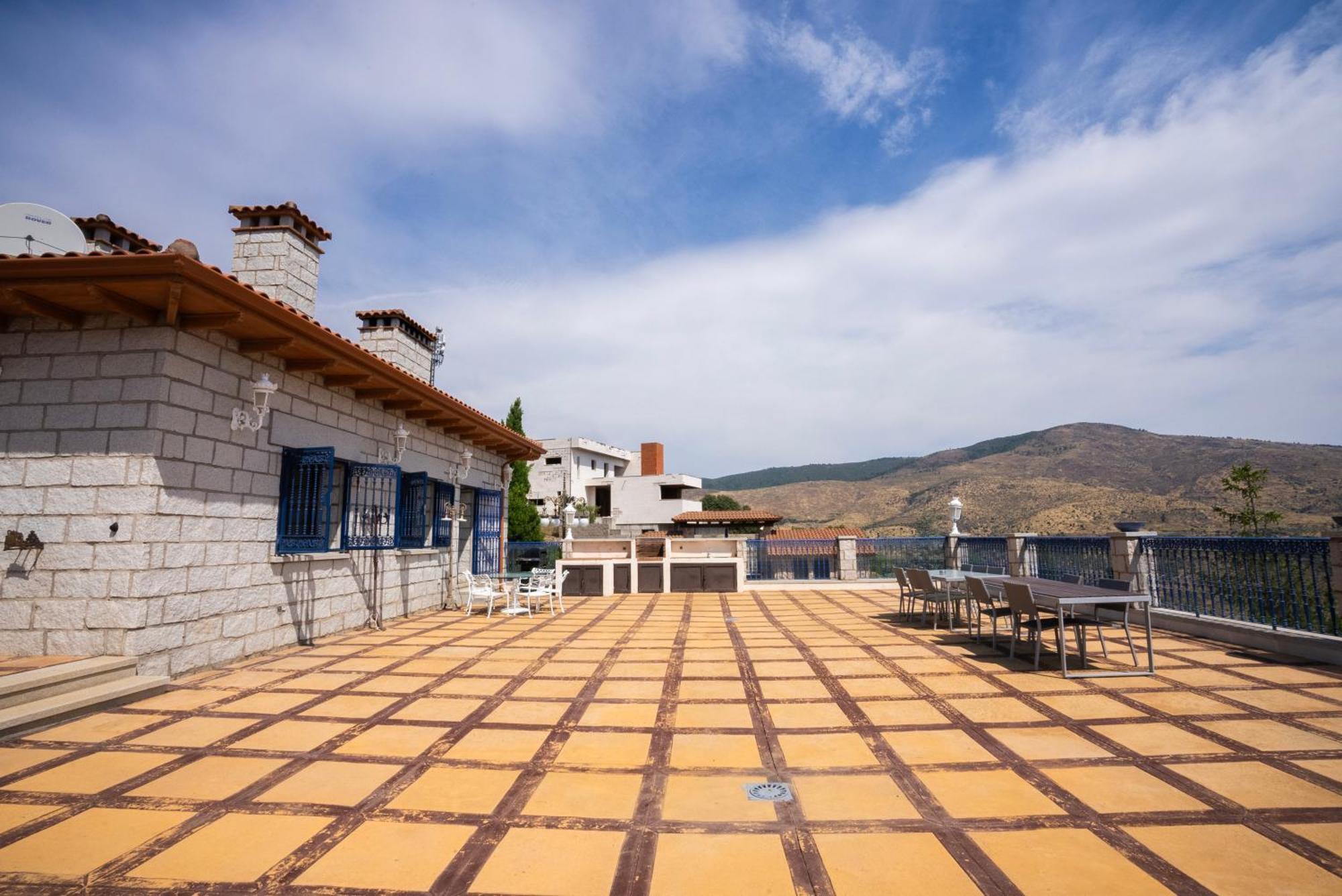 Mansion Con Jacuzzi A 40 Grados, Gran Piscina Y Padel Vila El Tiemblo Exterior foto