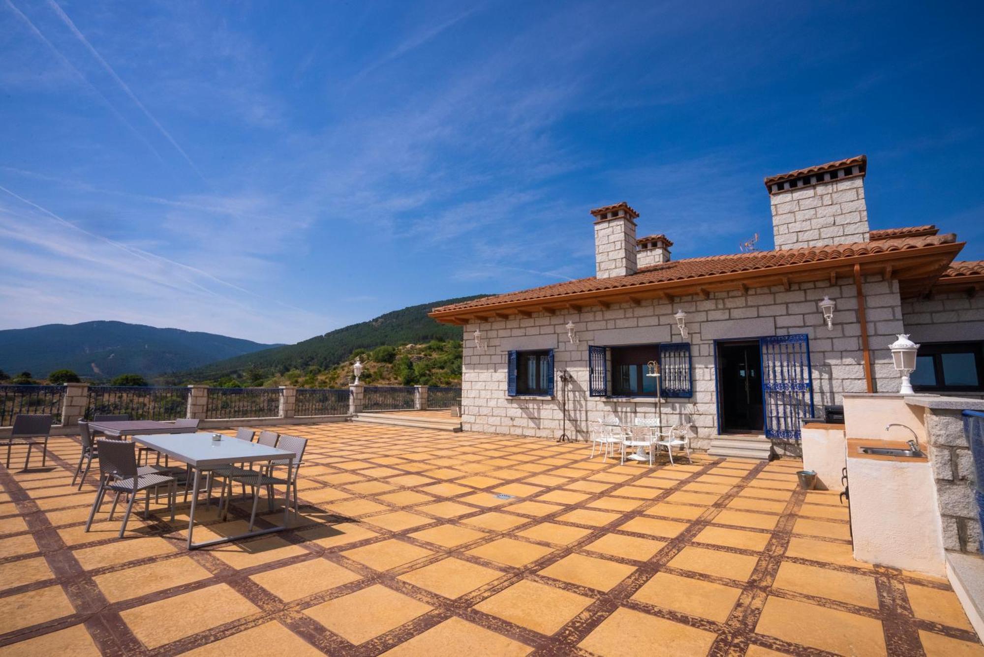 Mansion Con Jacuzzi A 40 Grados, Gran Piscina Y Padel Vila El Tiemblo Exterior foto