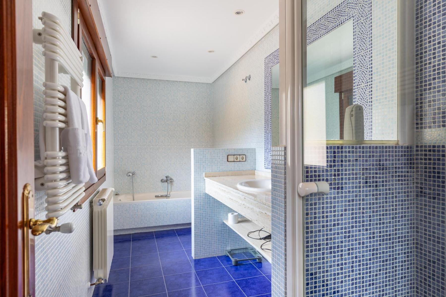 Mansion Con Jacuzzi A 40 Grados, Gran Piscina Y Padel Vila El Tiemblo Exterior foto