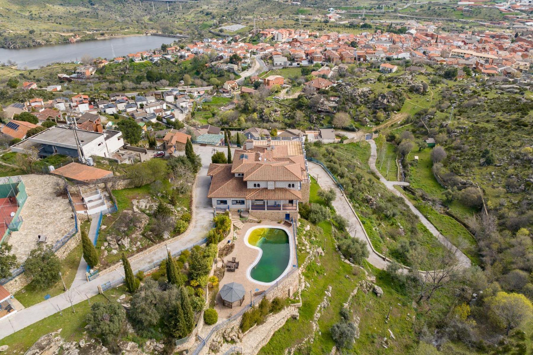 Mansion Con Jacuzzi A 40 Grados, Gran Piscina Y Padel Vila El Tiemblo Exterior foto