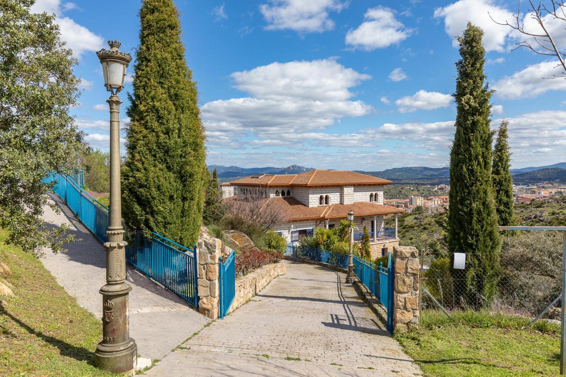 Mansion Con Jacuzzi A 40 Grados, Gran Piscina Y Padel Vila El Tiemblo Exterior foto